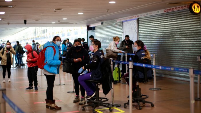 Ministro Paris por reapertura de fronteras: “No se puede abrir libremente con lo que estamos viendo en otros países”