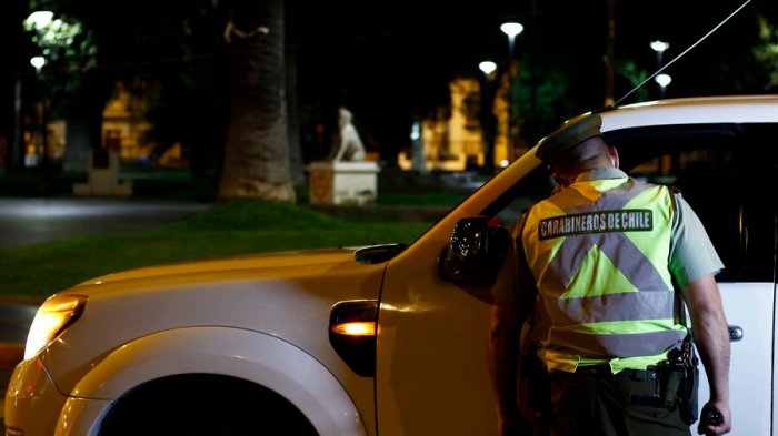 Dos regiones atrasarán el inicio del horario de toque de queda desde este sábado
