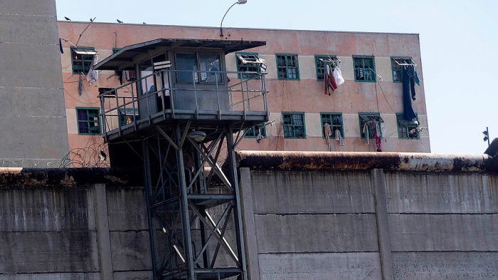 Todos son mayores de edad: Las condenas de los 6 reos fugados del penal de Valparaíso