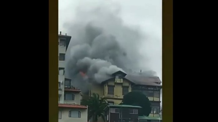 Grave incendio consumió un hogar de ancianos en Valparaíso