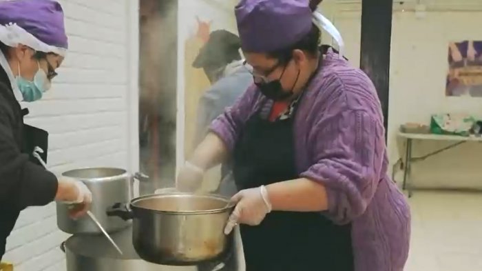Heroína de La Pintana: La mujer detrás de las ollas solidarias
