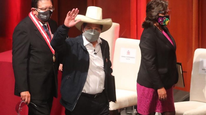 Perú: Castillo renunciará a su sueldo y solicitará bajar a la mitad el de ministros y parlamentarios