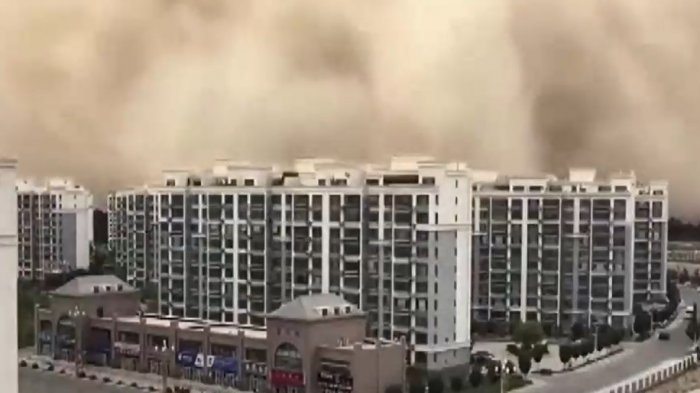 Una tormenta de arena gigante cubrió por completo a una ciudad de China