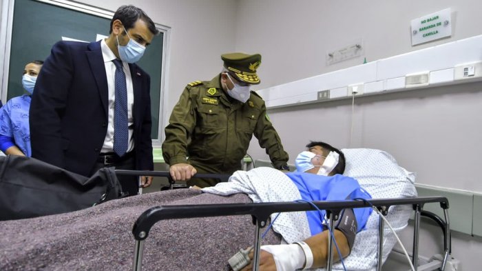 Ministro Delgado visitó a carabinero herido tras enfrentamiento en Carahue: 