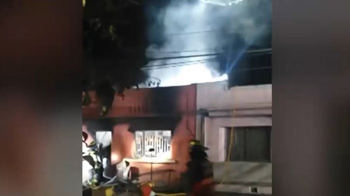Adulto mayor con síndrome de Diógenes murió en incendio: Un bombero terminó lesionado