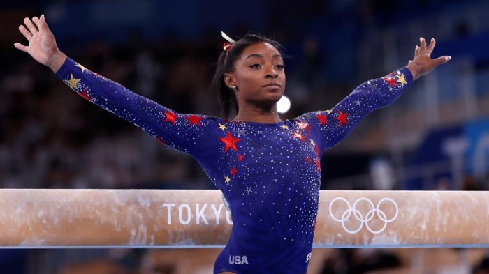 De crack a crack: El mensaje de apoyo de Nadia Comaneci a Simone Biles tras retiro de final olímpica