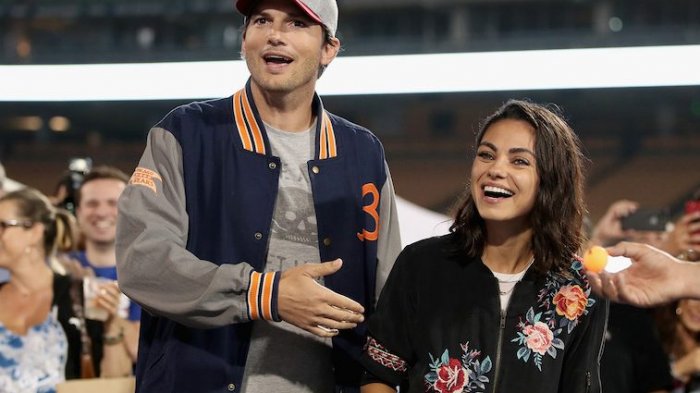 Ashton Kutcher, Mila Kunis y sus hijos no se bañan diariamente: 
