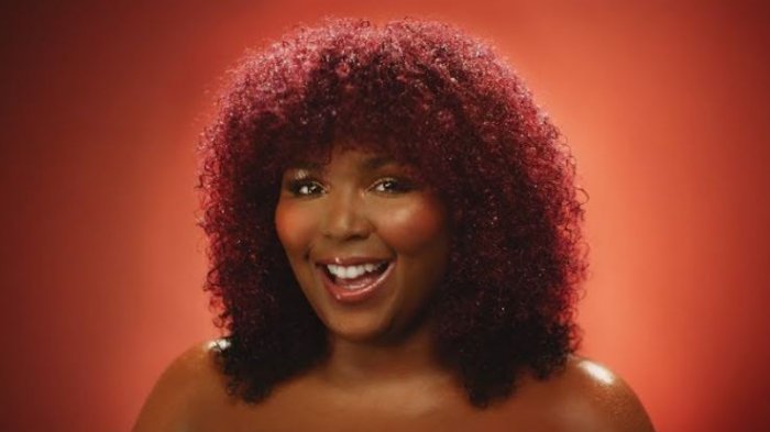 Lizzo se aburrió de un ridículo rumor sobre ella y lo desmintió con video en TikTok