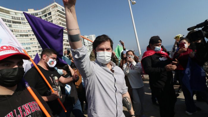 Boric llamó al FA y al PC a proyectar 