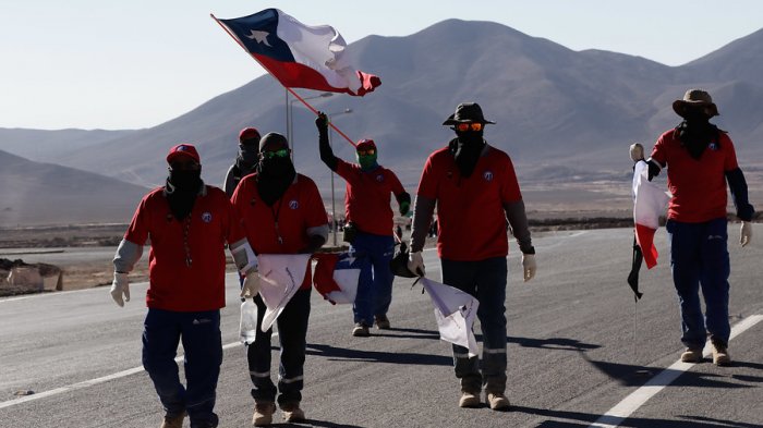 Trabajadores de Minera Escondida llaman a rechazar millonario bono: Instan a aprobar huelga