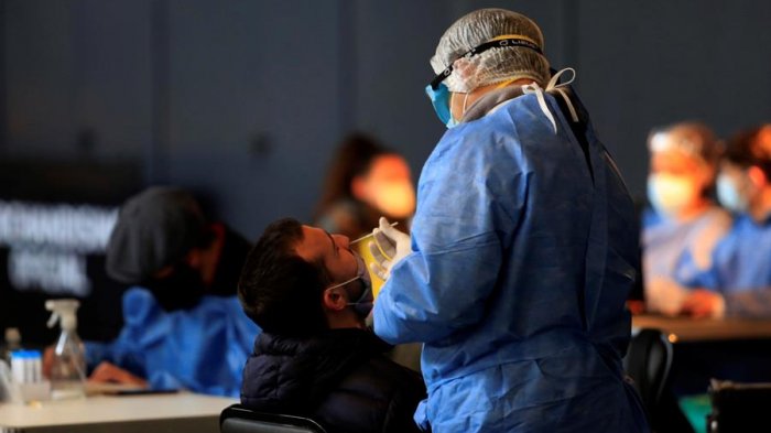 Viajero que no respeto el aislamiento provocó brote masivo de variante Delta: Hay más de 200 personas aisladas