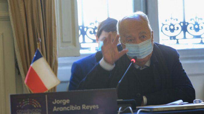 Ex edecán de Pinochet es parte de la comisión de DDHH de la CC y organizaciones piden su salida