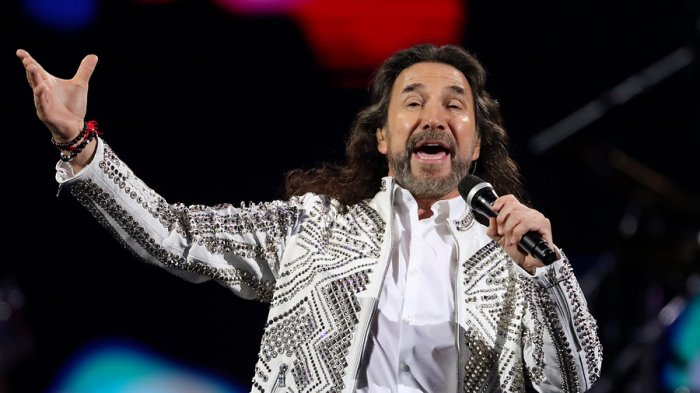 Marco Antonio Solís llama a vacunarse 