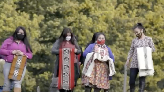 Meli Newen: Mujeres mapuche sorprenden con sus tejidos en el Centro Cultural La Moneda