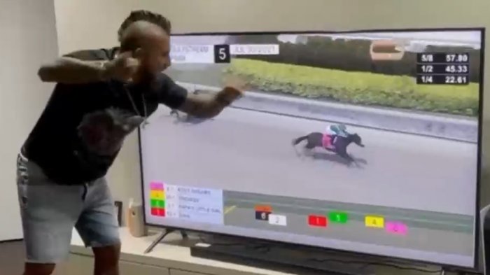 Arturo Vidal vibró con carrera de hípica: Uno de sus caballos ganó en Miami