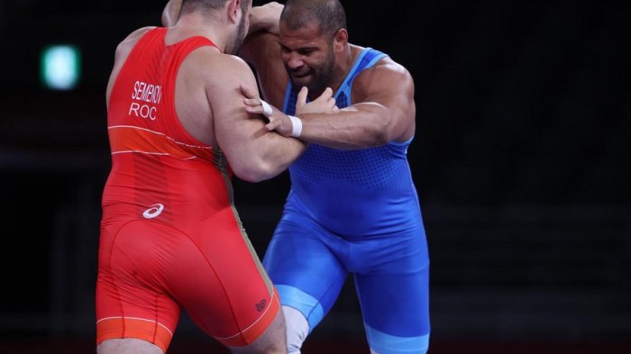 Yasmani Acosta cayó ante Semenov y no pudo colgarse el bronce en Tokio 2020