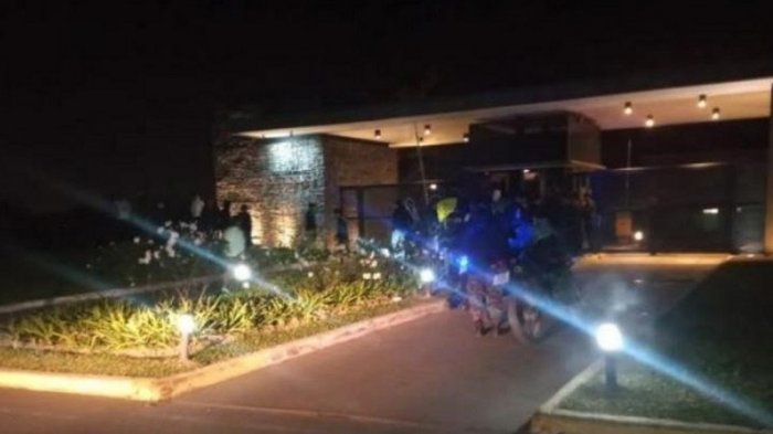 Descubren fiesta clandestina con más de 70 personas: Organizadores dijeron que era una pijamada