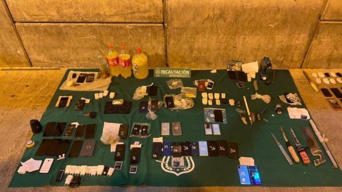 Gendarmería encontró celulares, armas y drogas en módulo de Santiago 1 donde fue agredido Boric