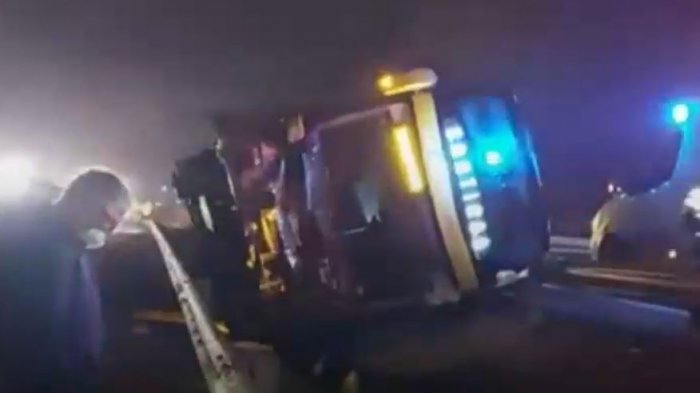 Bus de dos pisos volcó en el Maule: 2 adultos mayores quedaron con heridas graves