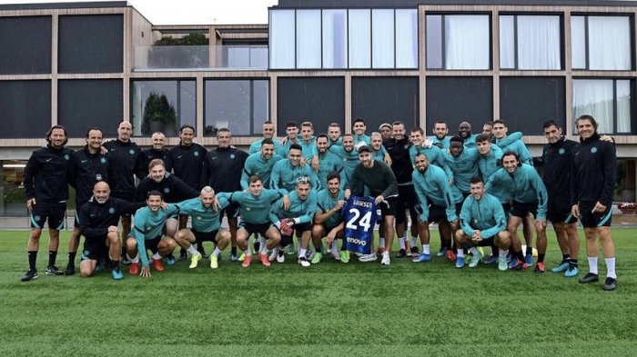 “Feliz de verte bien, hermano”: Vidal le dio la bienvenida a Eriksen en su reencuentro con el plantel del Inter