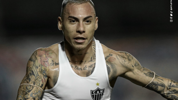 Golazo de Eduardo Vargas mete al Atlético Mineiro en los cuartos de final de la Copa de Brasil