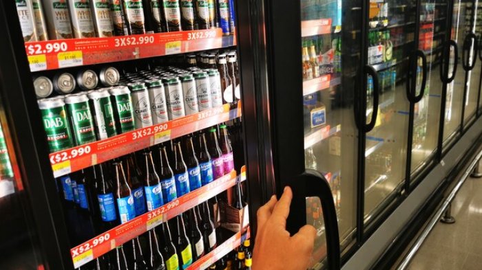 Entra en vigencia la Nueva Ley de Alcohol: Estas son las nuevas exigencias y prohibiciones para el consumo