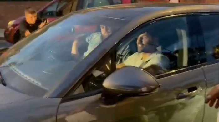 Ibai Llanos llegó junto al Kun Agüero a la cena de despedida de Messi en Barcelona