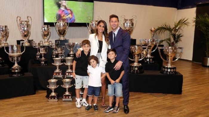 El conmovedor gesto de Antonela con Messi en su despedida del Barcelona: 