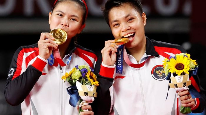 Deportistas indonesas recibieron una casa, vacas y comida gratis de por vida tras ganar oro en Tokio 2020