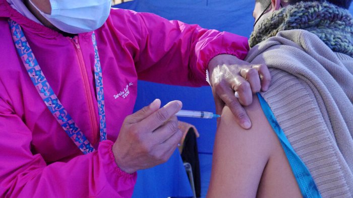 ¿A quién le corresponde este lunes? Revisa el calendario de vacunación