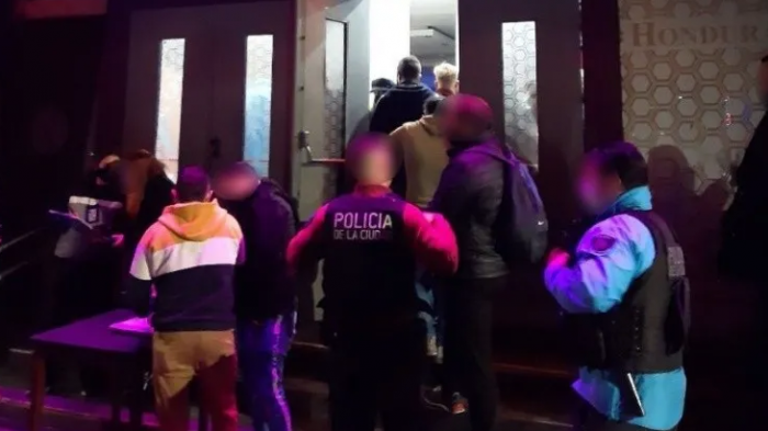 Antonio Ríos fue imputado por incumplir medidas sanitarias tras desbaratarse fiesta clandestina en la que cantaría