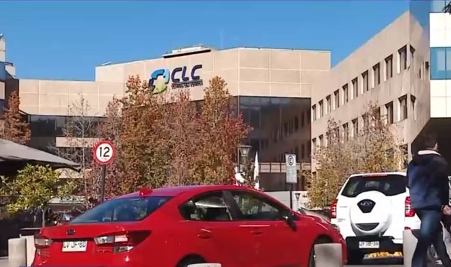 Clínica Las Condes deberá pagar $31 millones por tercera dosis al presidente de la institución