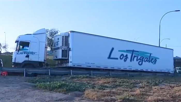 Robó camión y no sabía manejarlo: Terminó confesando y fue detenido