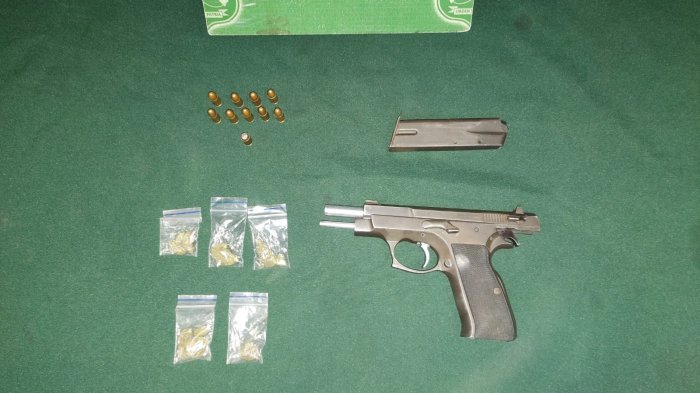 Dos adolescentes heridos a bala tras tiroteo entre bandas rivales en La Granja