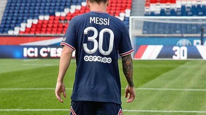 Con el número 30 y su apellido estampado: ¿Cuánto cuesta la camiseta oficial de Lionel Messi en el PSG?