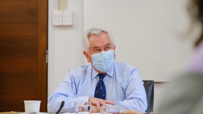 Personas con antecedentes de trombosis podrán recibir vacuna Pfizer o Sinovac como dosis de refuerzo