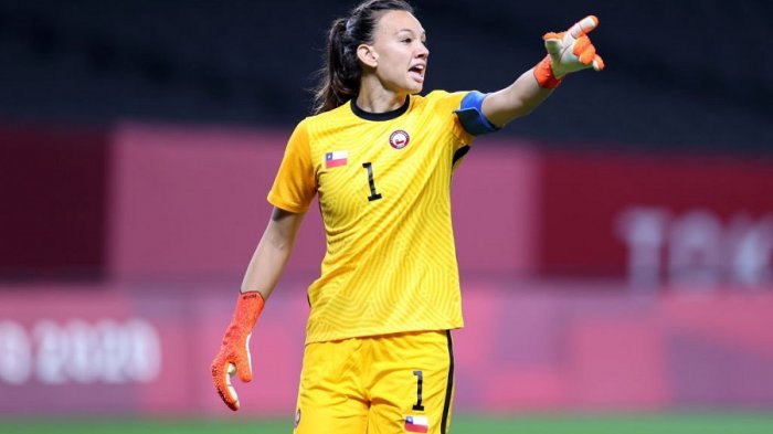 ¡Grande, capitana! Endler es nominada a mejor portera de la Champions League femenina