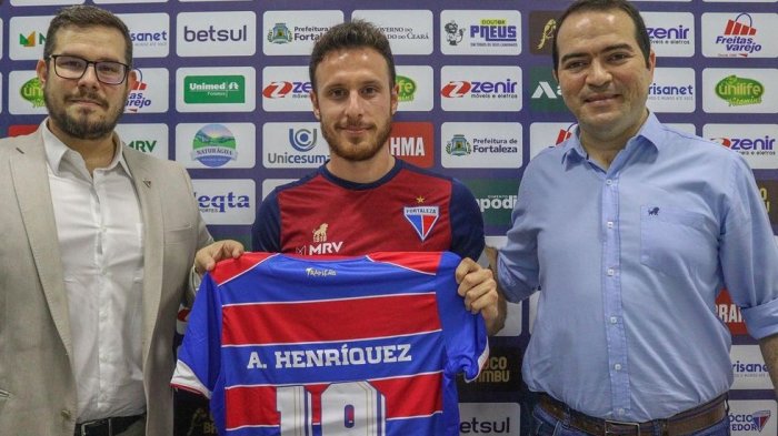 Ángelo Henríquez debutó oficialmente por Fortaleza en empate ante el Santos