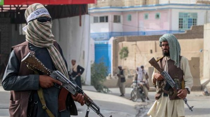 ¿Quiénes son los talibanes y por qué tomaron el poder en Afganistán?