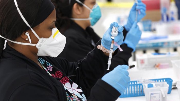 EE.UU. comenzará a administrar dosis de refuerzo a su población a partir de septiembre