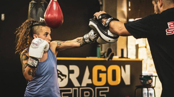 Seleccionada de kickboxing, feminista y rechazó dinero de Luksic: Quién es Macarena 