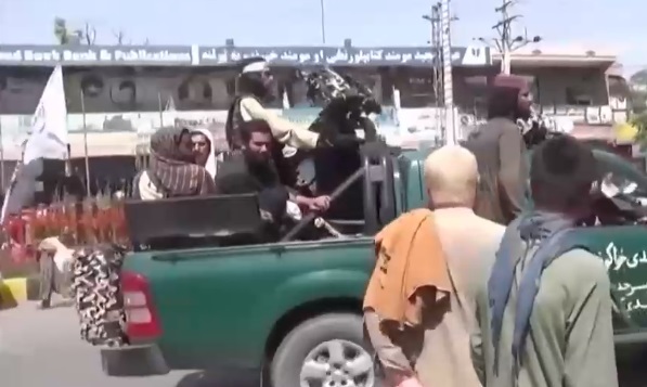 Al menos tres muertos y decenas de heridos dejó una protesta contra el ascenso de los talibanes en Afganistán