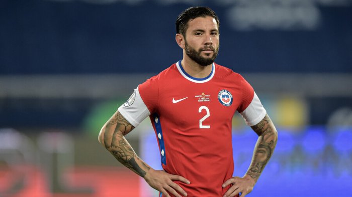 Otro más: Mena presenta dolencias musculares y en Racing temen que se haya desgarrado