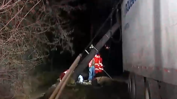 Corte de luz en Maipú: Camiones derribaron 24 postes del alumbrado público en accidente