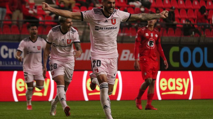 La U goleó a La Calera en el Nicolás Chahuán y dejó a Colo Colo como líder exclusivo