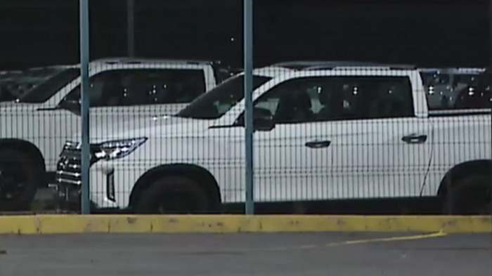 Delincuentes roban 11 vehículos en menos de ocho minutos de una automotora en Pudahuel