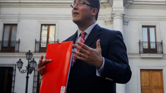 Gino Lorenzini oficializa candidatura presidencial independiente tras reunir más de 41 mil firmas en 11 días