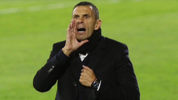 Poyet y los cánticos que piden su salida de la UC: “El público aporta y nosotros respetamos siempre sus opiniones”