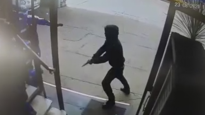 Asalto en servicentro: Trabajador queda herido tras forcejear con delincuentes en Valparaíso