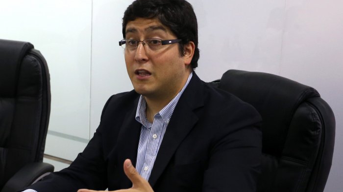 Niños al espacio y tener un sueldo de mil pesos: Las medidas que contempla el programa de gobierno de Gino Lorenzini